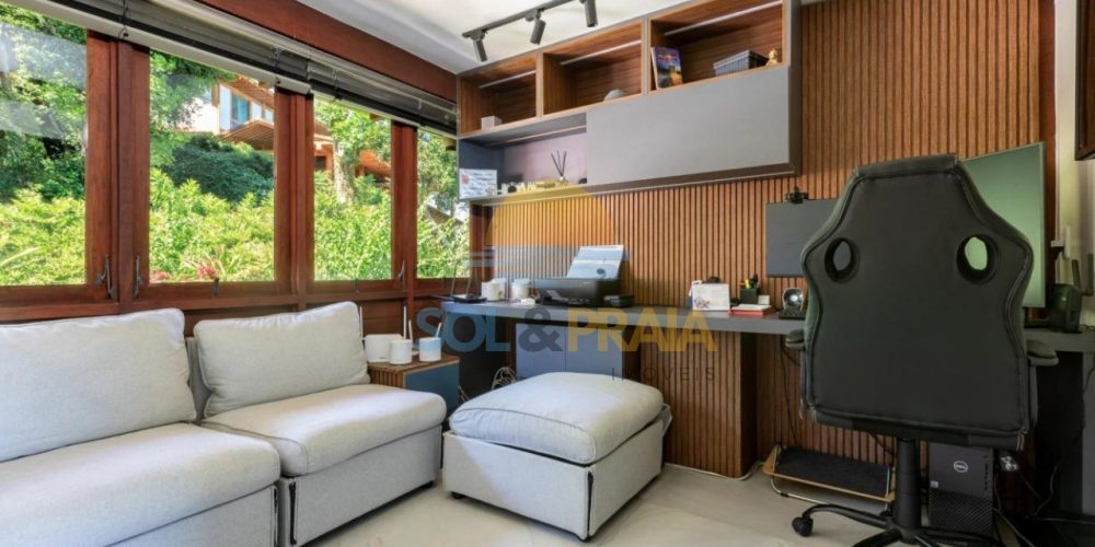 2d568cb7-e5c2-4940-827f-396ae8910bde