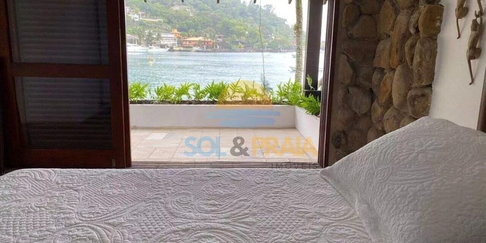 8c16c825-9fb7-4c81-9736-1bad1db51845