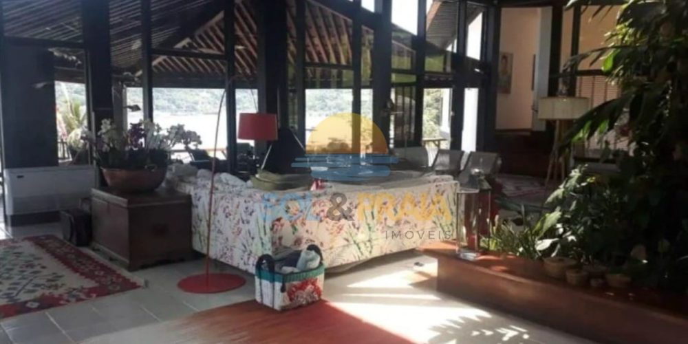 e5eb82dc-b40c-48ed-a547-cec846aa5b9d